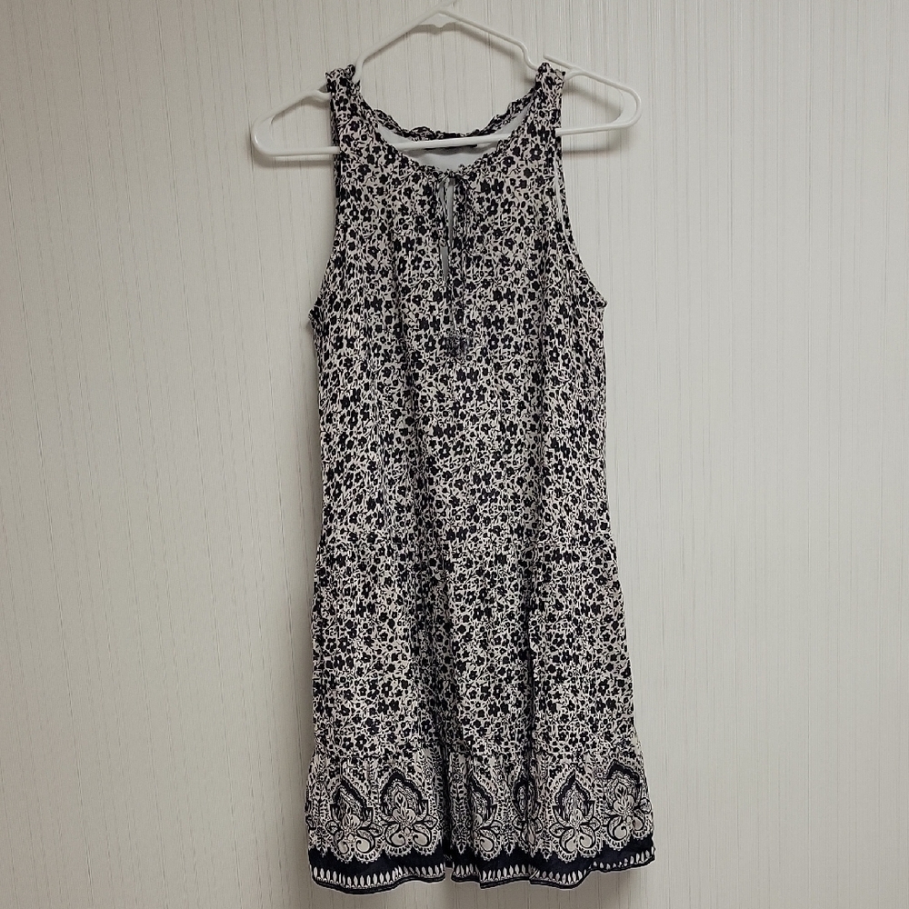 Sanctuary, women's Black and White Sleeveless dress Small. Knee Length